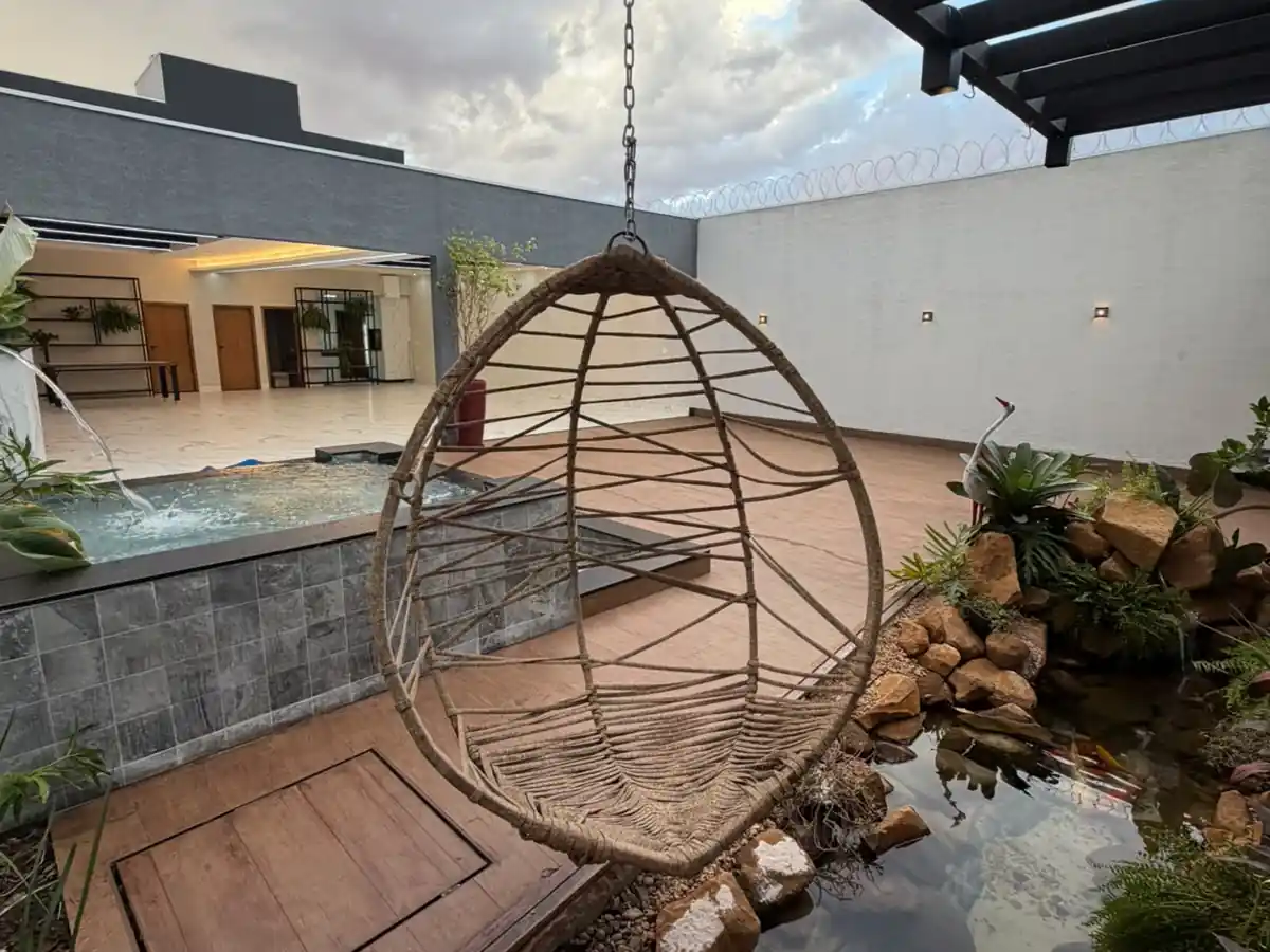 Jardim e área externa do espaço para aluguel de salão de festas em Uberlândia