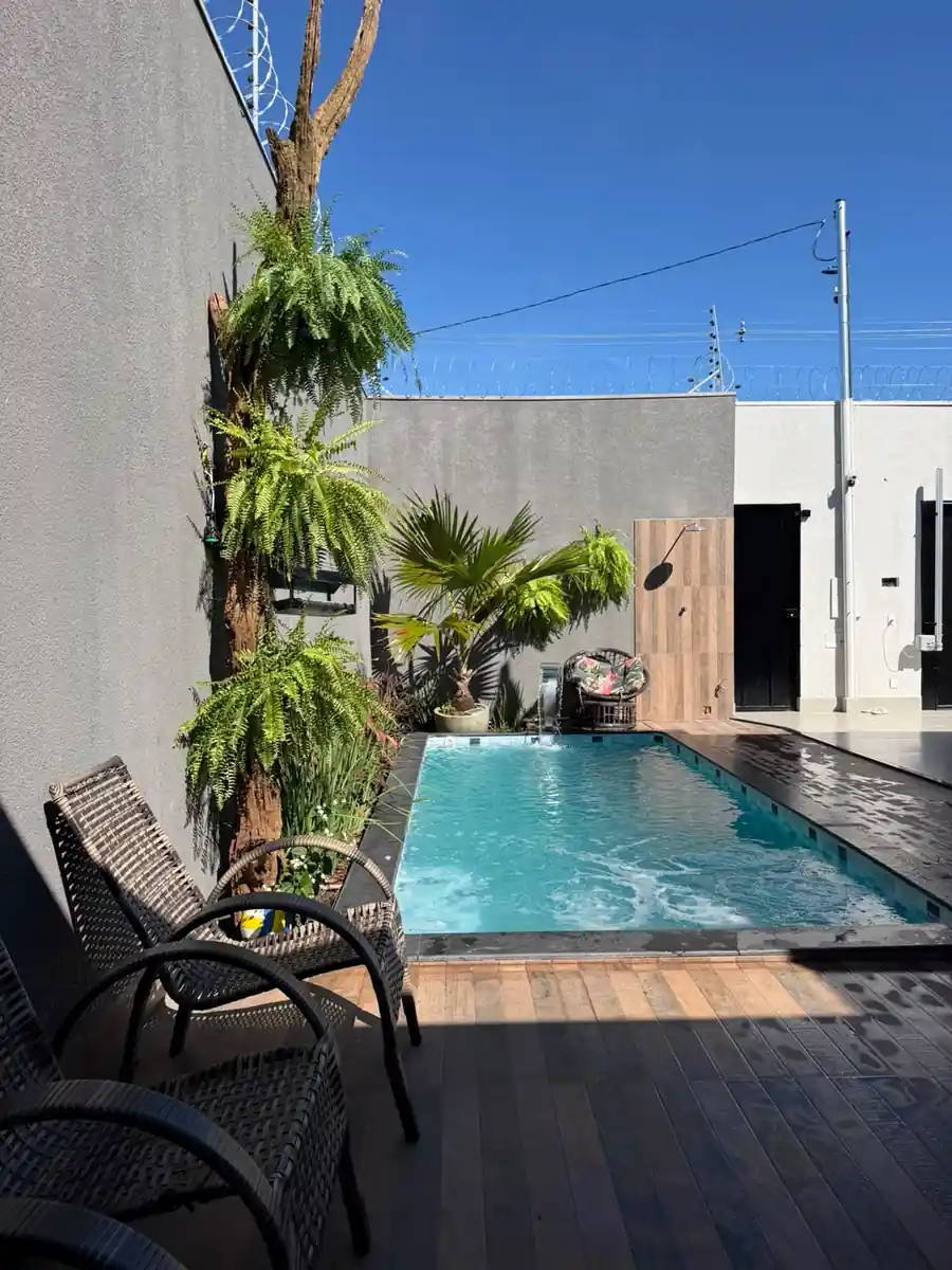 Piscina com cascata da casa de festa em Uberlândia