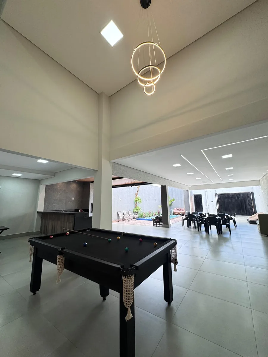 Sala de jogos com sinuca da casa de festa em Uberlândia